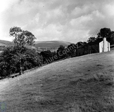 Arten Gill Viaduct and Wold Fell
